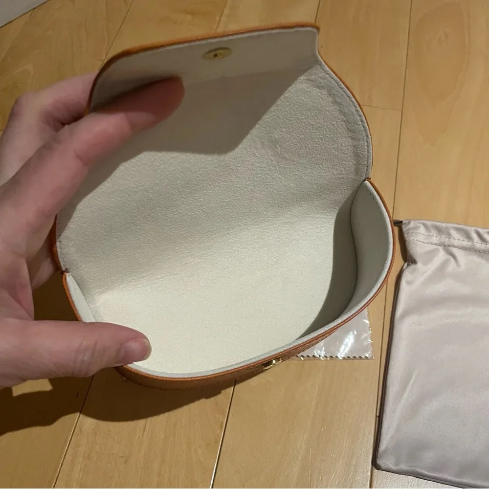 New Tory Burch sunglasses case with cloth set